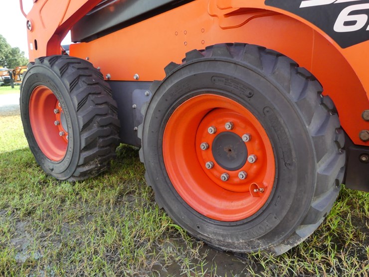 kubota-ssv65-image-5