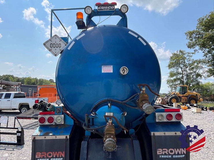 2011-international-paystar-tri-axle-hydrovac-truck-image-35