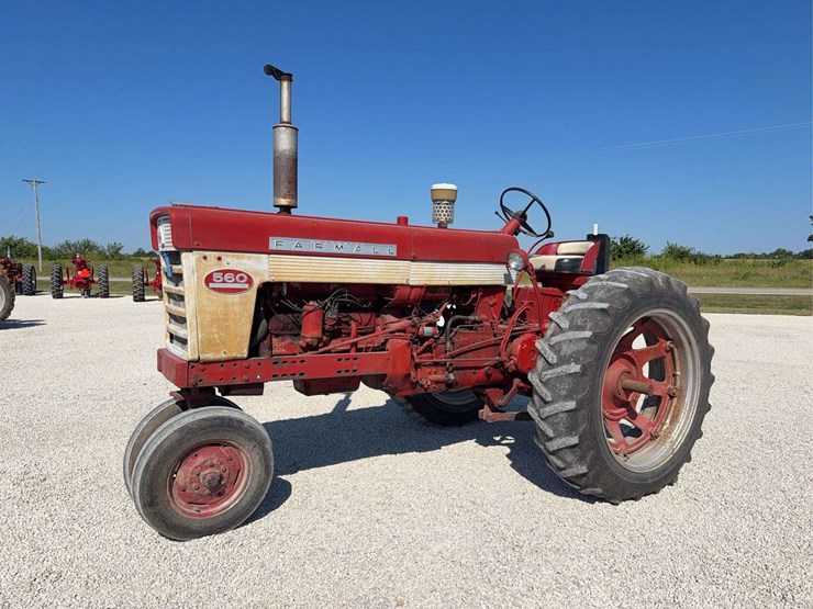 farmall-560-image-1