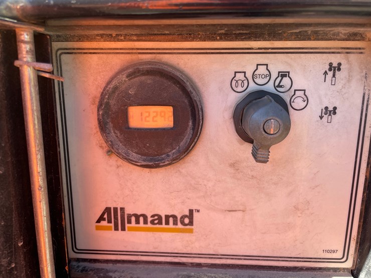 2018-allmand-bros-night-lite-v-series-image-6