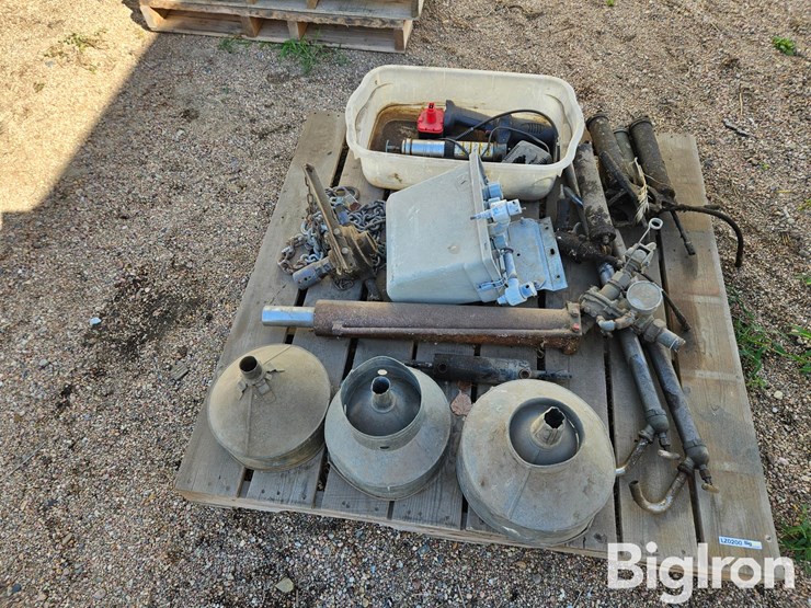 electric-grease-gun,-hydraulic-cylinder-and-other-items-image-11