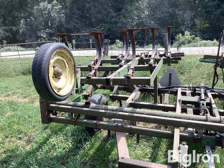 john-deere-1010-image-9