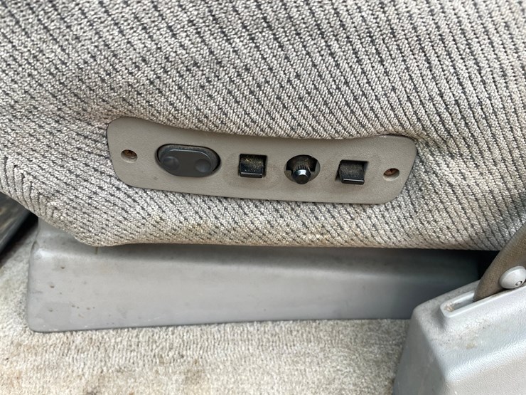 2000-chevrolet-silverado-3500-image-78