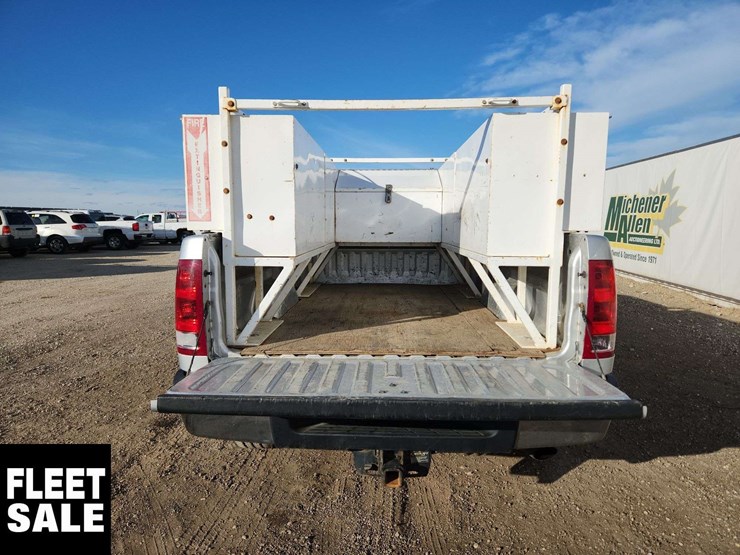 2014-gmc-sierra-3500hd-image-15