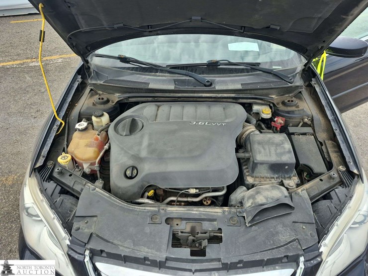 2012-chrysler-200-image-9