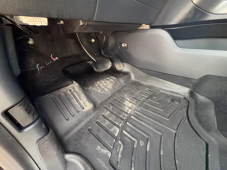 2024-ford-f150-xlt-image-25