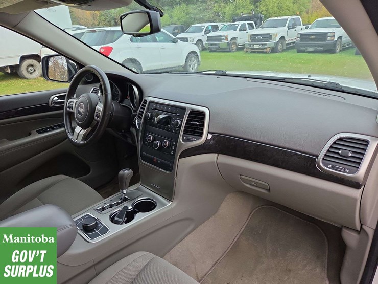 2011-jeep-grand-cherokee-image-32