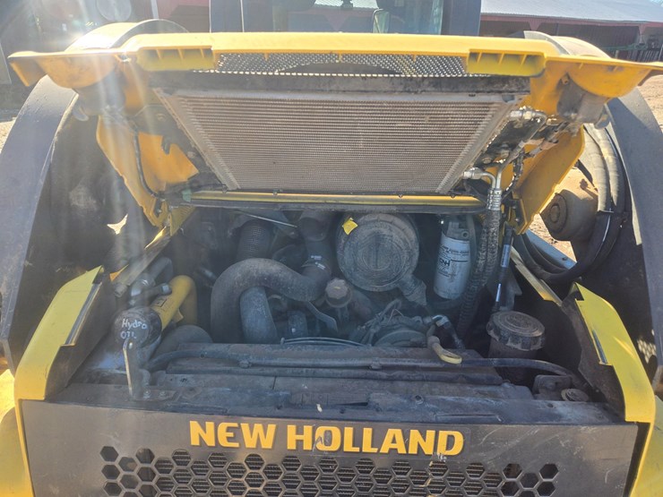 new-holland-l228-image-17