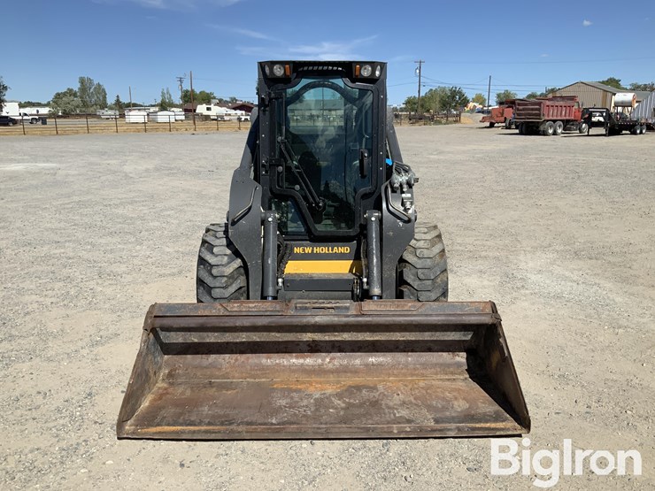 2020-new-holland-l228-image-2