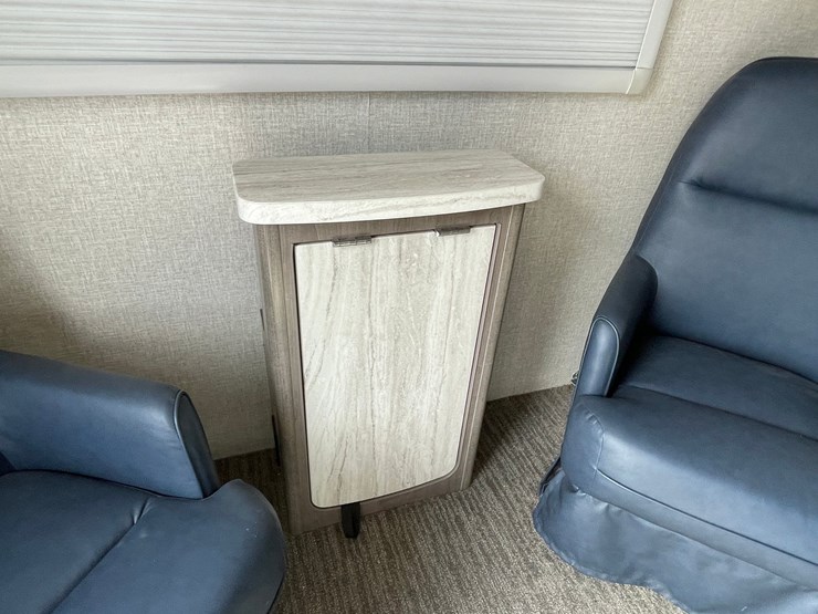 #2824-•-2022-lance-travel-trailer,-(has-new-mexico-title)-image-16