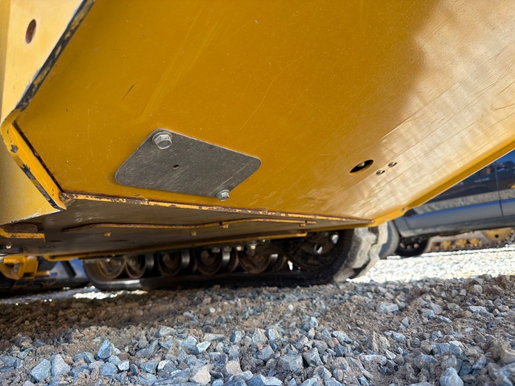 2018-deere-323e-image-60