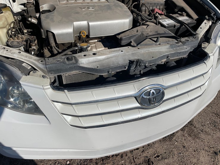 #2762-•-2005-toyota-avalon-(title-in-delay)-image-31
