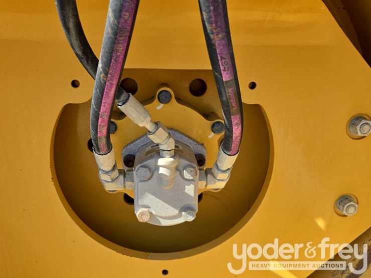 2021-caterpillar-cb34b-image-18