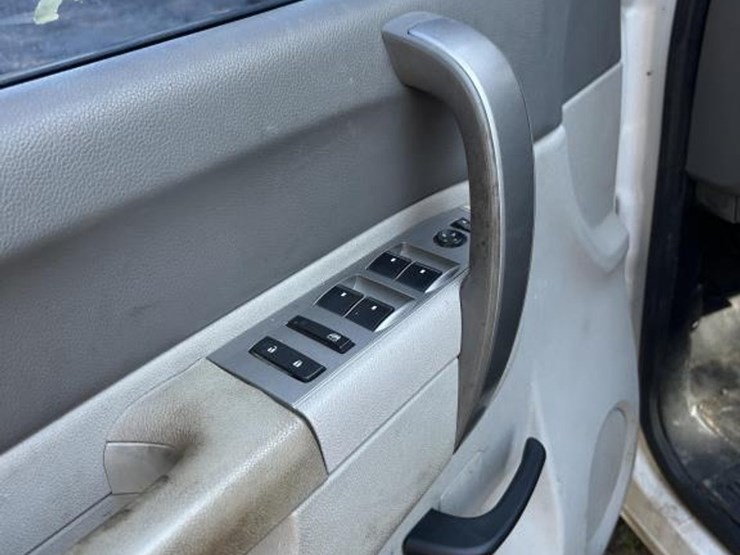 2012-chevrolet-silverado-2500-image-7