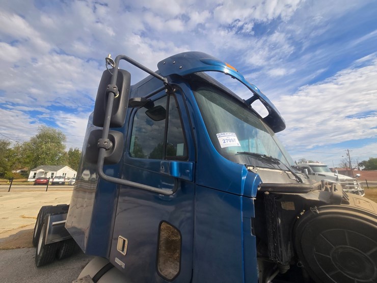 2006-freightliner-columbia-120-image-96