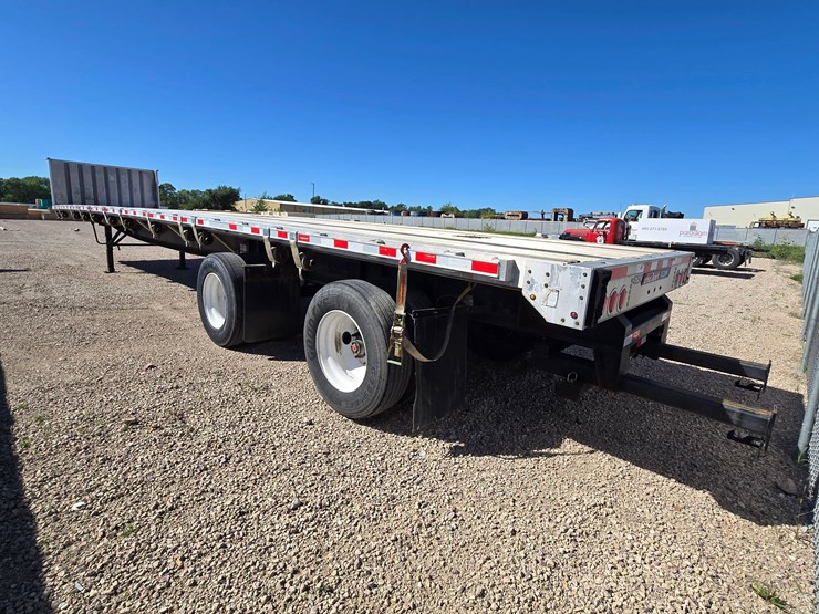 2013-great-dane-flatbed-image-4