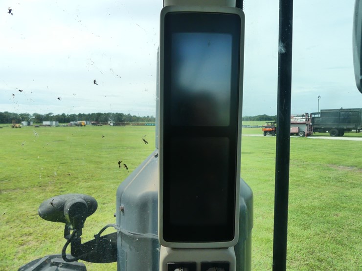 john-deere-8245r-image-17