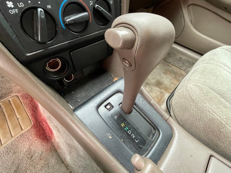 #2768-•-2001-toyota-camry-(title-in-delay)-image-38