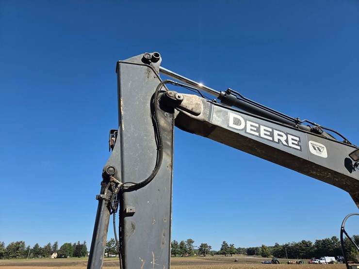 2011-deere-135d-image-12