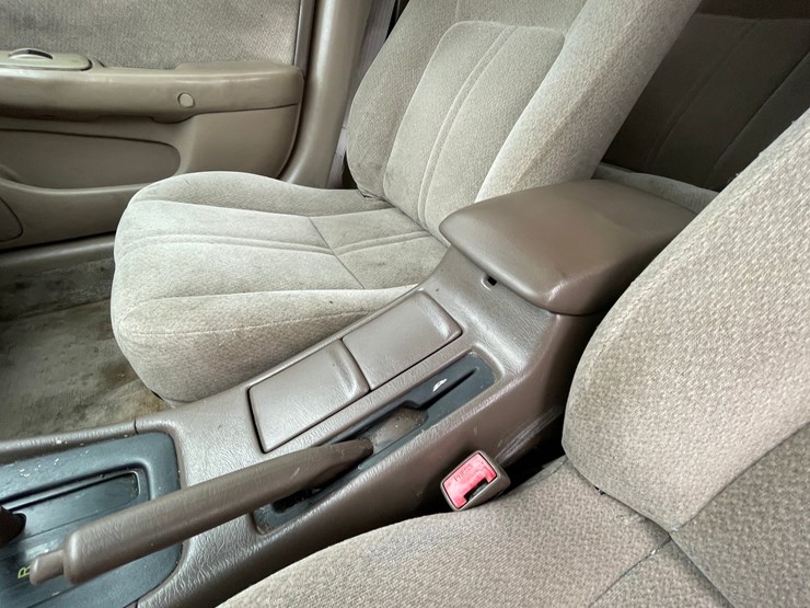 #2768-•-2001-toyota-camry-(title-in-delay)-image-40