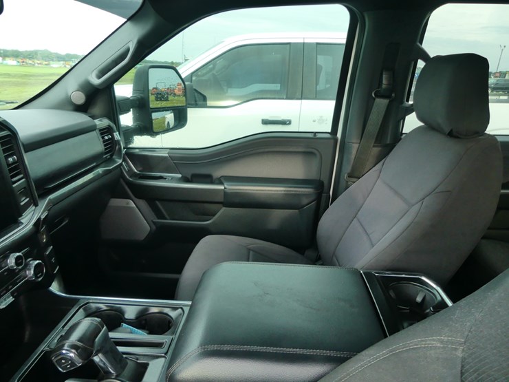 2021-ford-f150-xlt-image-12