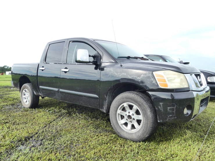 2004-nissan-titan-image-1
