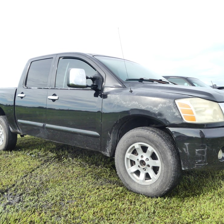 2004 NISSAN TITAN