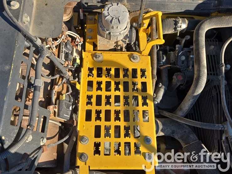 2015-komatsu-pc210-lc-11-image-58