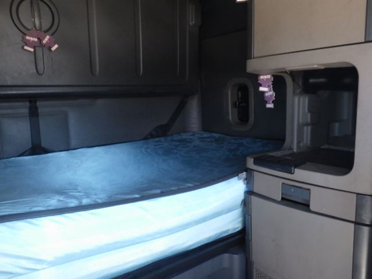 2020-freightliner-cascadia-125-image-6