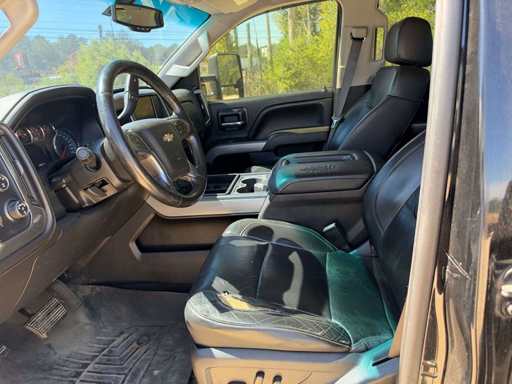 2015-chevrolet-silverado-2500-image-10