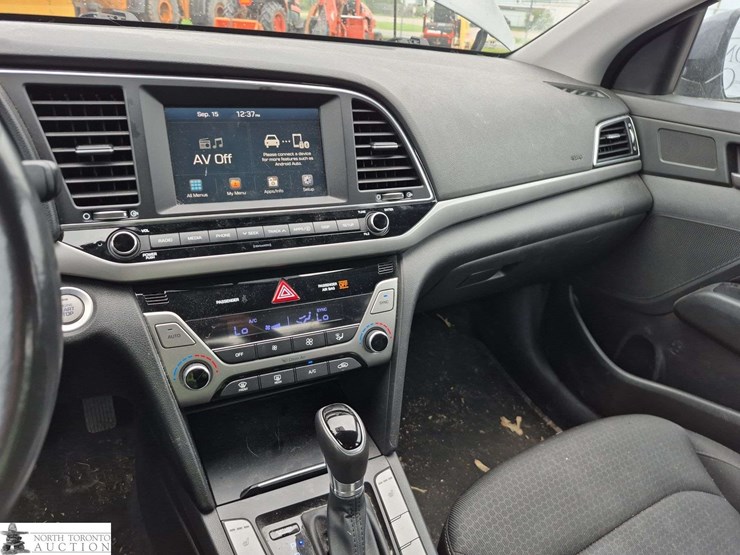 2017-hyundai-elantra-gl-4dr-sedan-image-12