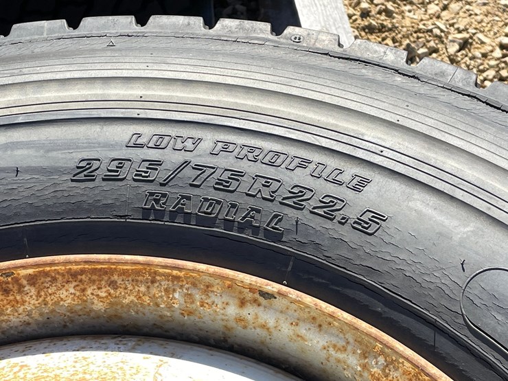#3021-•-(4)-295/75r22.5-semi-drive-tires-and-rims-image-12