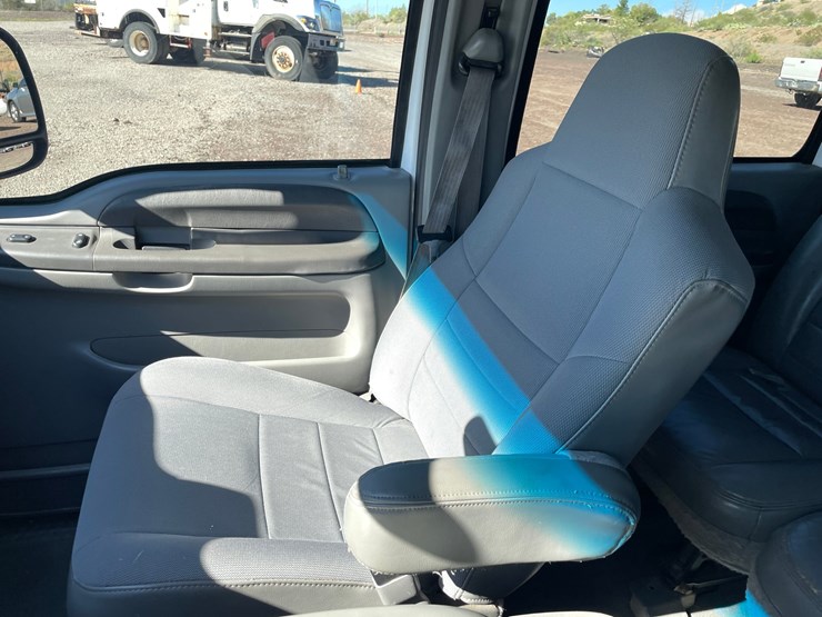 2003-ford-excursion-image-41