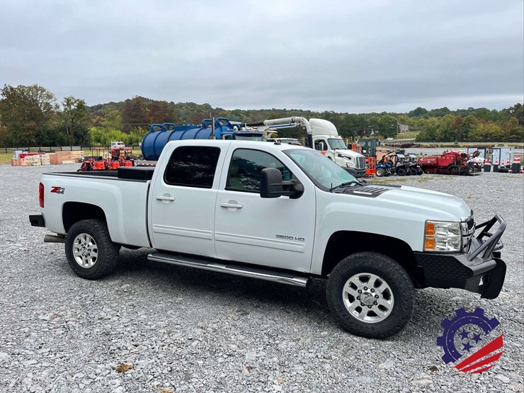 2013-chevrolet-silverado-z71-/-4x4-/-3500hd-pickup-image-5