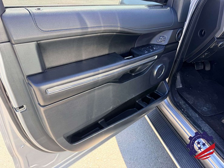 2021-ford-expedition-xlt-image-32