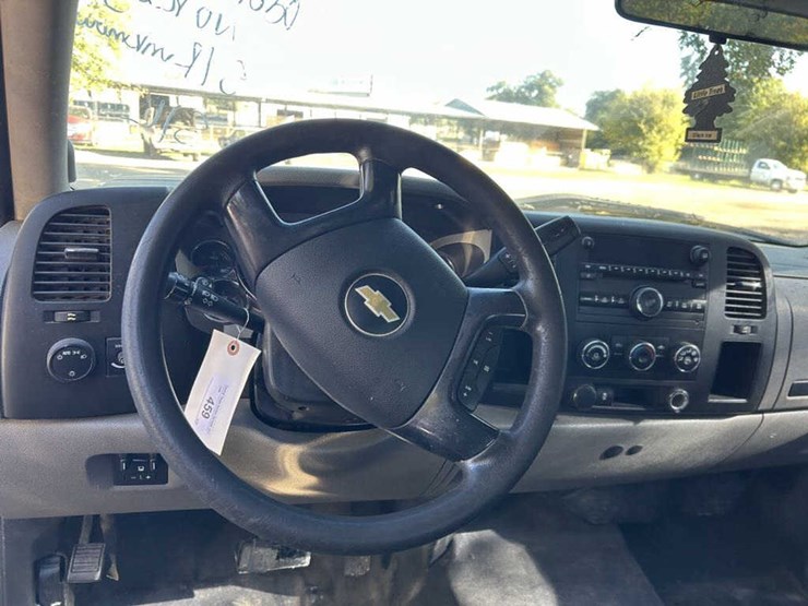 2012-chevrolet-silverado-2500-image-9