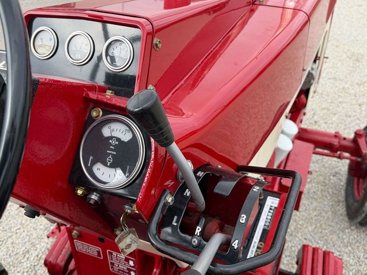 farmall-1066-turbo-row-crop-puller-image-44