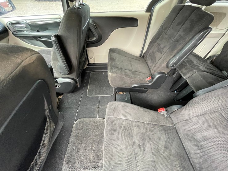2011-dodge-grand-caravan-image-56