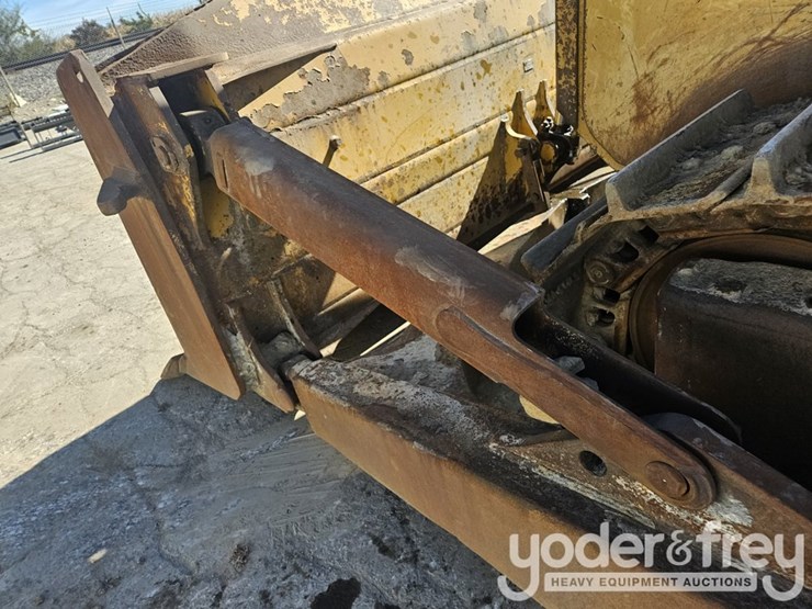 2010-caterpillar-d7e-image-27