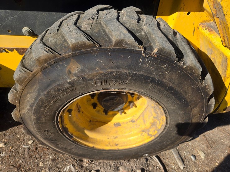 new-holland-l228-image-75