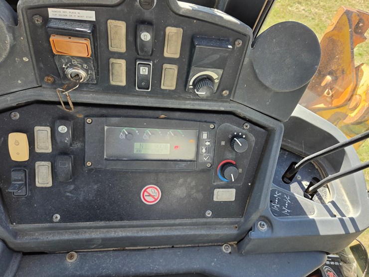 2010-deere-310j-image-30