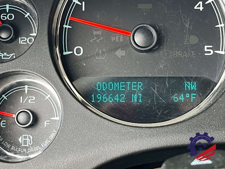 2013-chevrolet-silverado-z71-/-4x4-/-3500hd-pickup-image-64