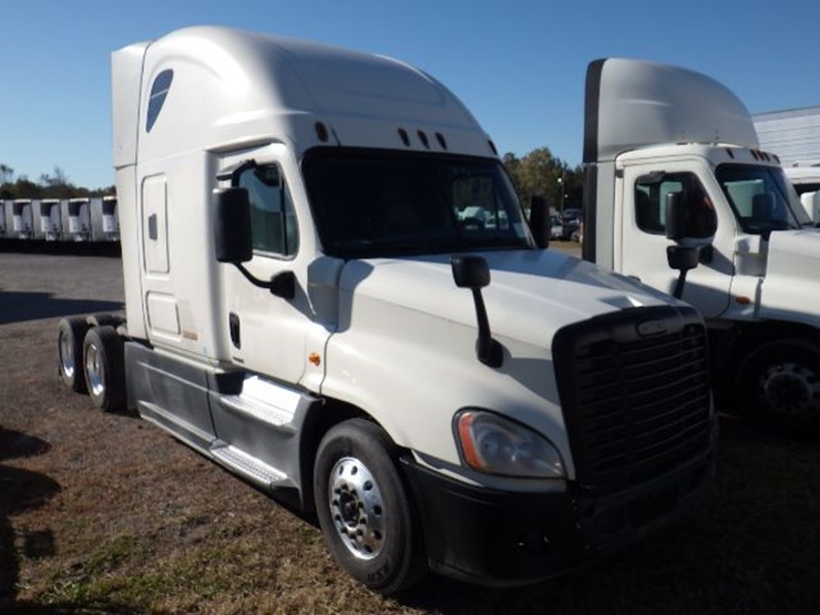 2015-freightliner-cascadia-125-evolution-image-3