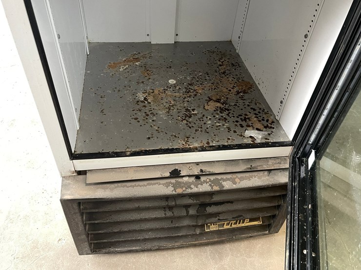 #4673-•-true-commercial-fridge-image-19