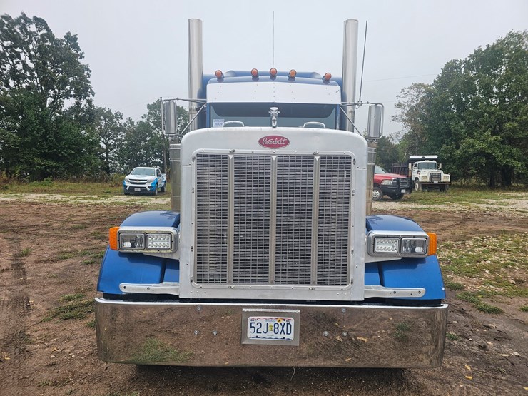2001-peterbilt-379-image-26