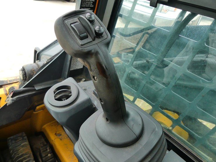 2024-deere-317g-image-14