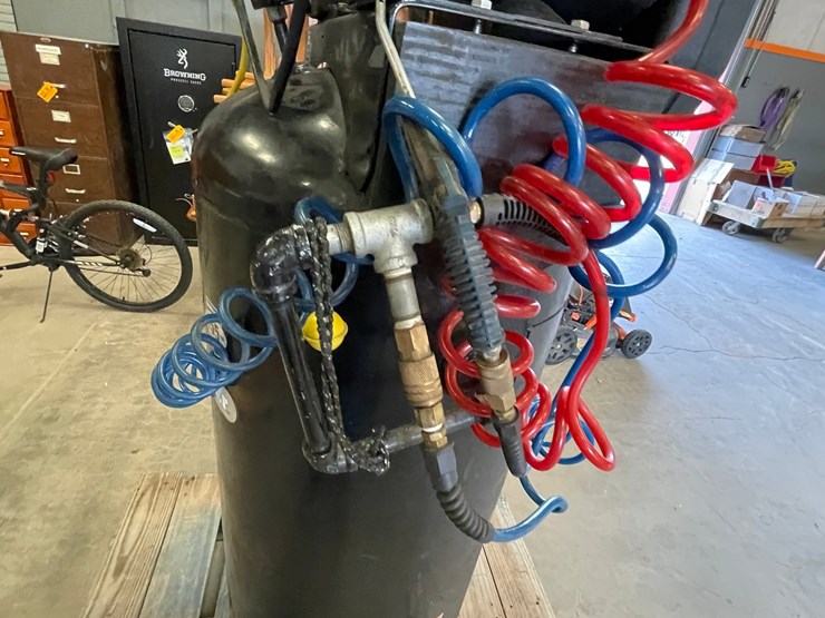 #4646-•-60-gallon-vertical-air-compressor-image-19
