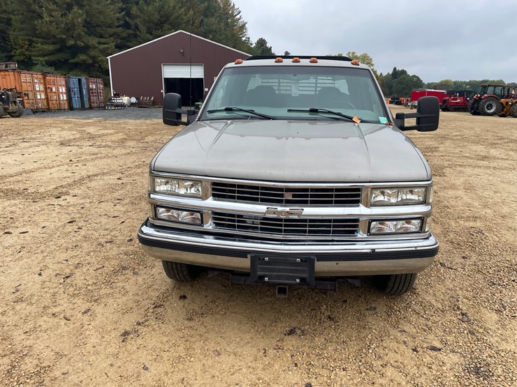 2000-chevrolet-silverado-3500-image-2