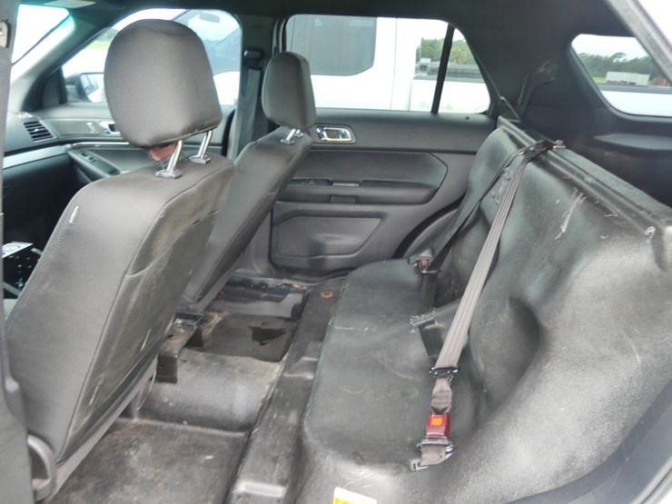2016-ford-explorer-image-8
