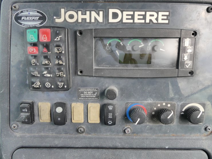 2015-deere-410l-image-28